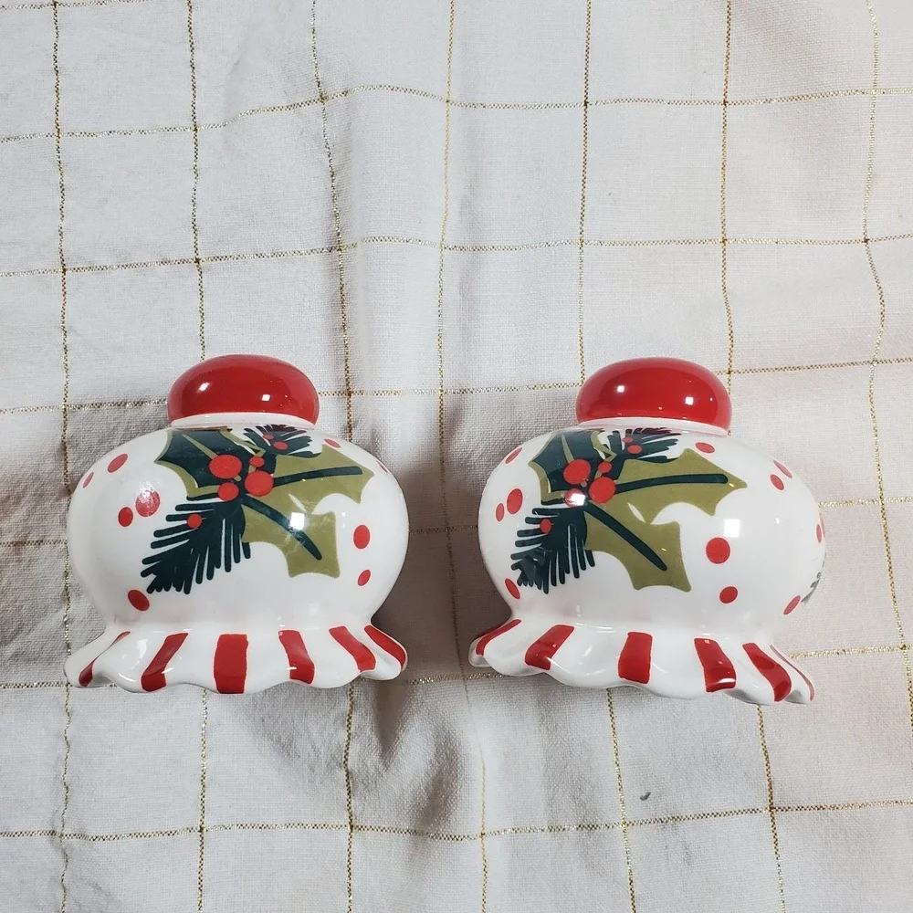 Cotton Colors By Laura‎ Johnson Christmas Holly Ruffle Salt & Pepper Shakers NWT
